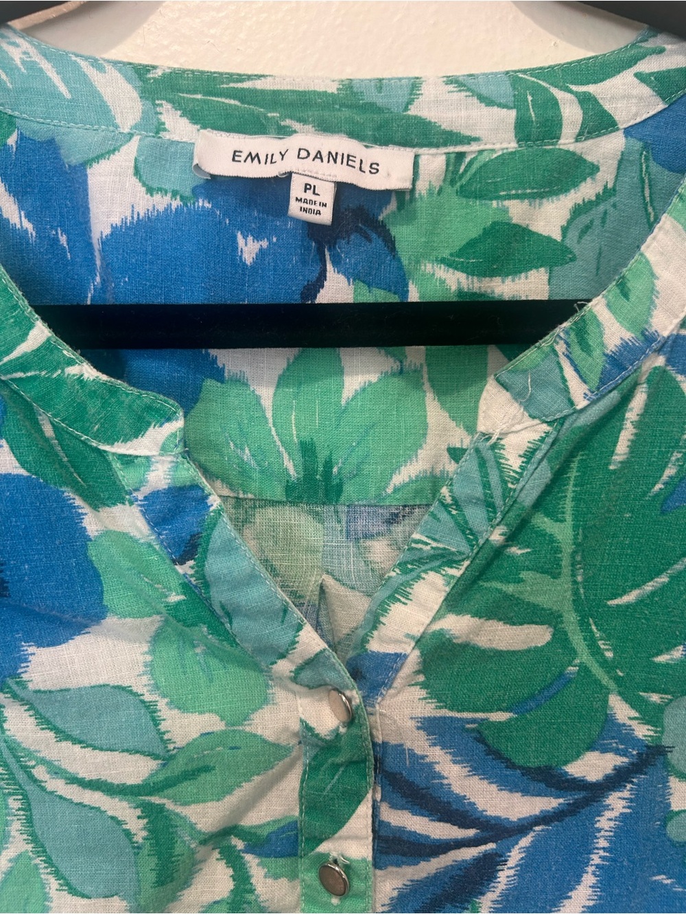 Emily Daniels Green & Blue Floral Button-Front Tunic Top
